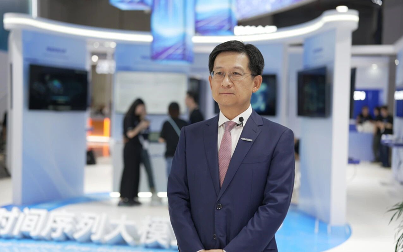 崔山受新华社专访：：以工业具身智能重构生产力，引领流程工业智能化升级